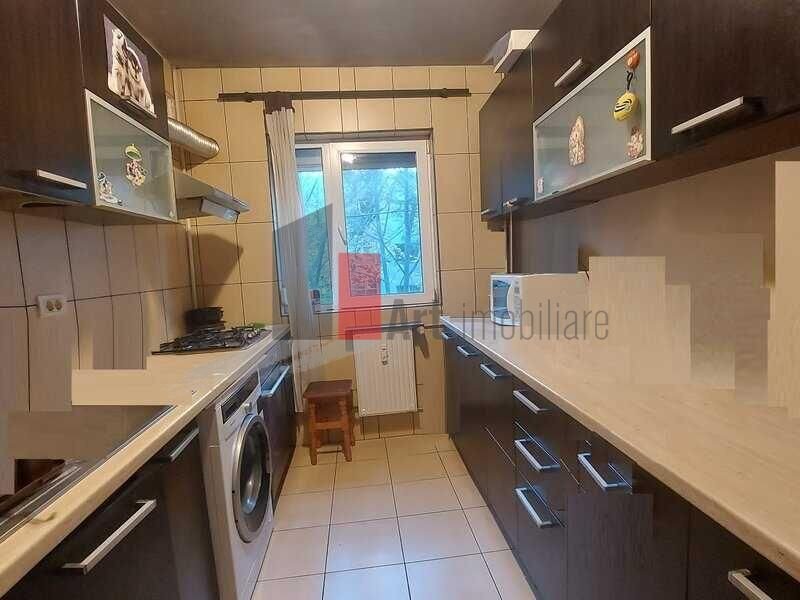 Emil Racovita, Turnu Magurele, vanzare apartament 4 camere semidecomandat